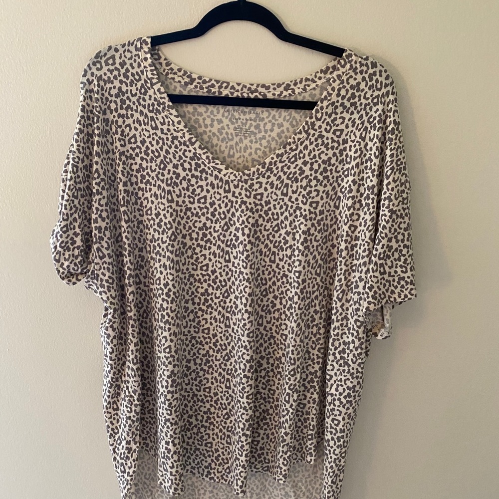 🐆 Soft & Cozy V-Neck Tee 🐆
